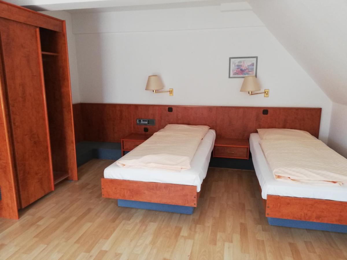 Hotel Dorfschaenke Büdelsdorf Eksteriør billede
